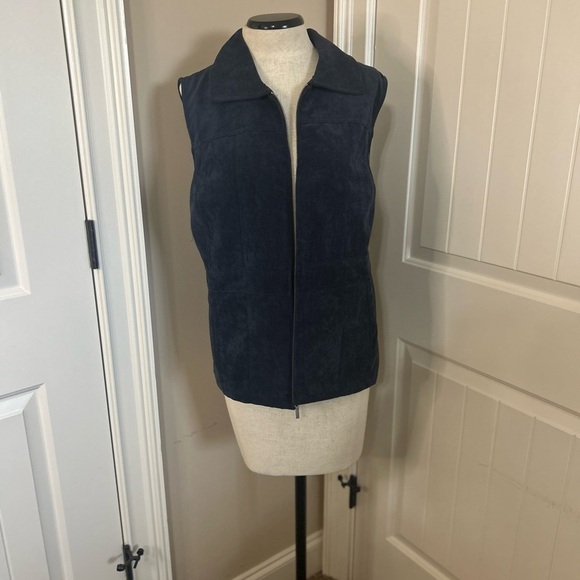 Fall 2025 Trend. CJ Banks Navy Microsuede Vest. Luxe Neutral. Layering. Suede. - Picture 1 of 6